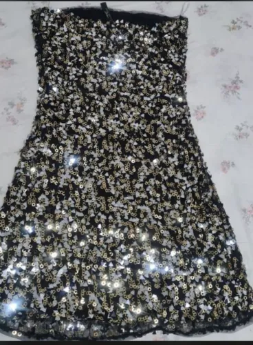 Vestido tubinho lança perfume