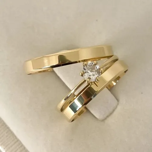 Par de Alianças Tungstênio Chanfradas 4mm Ouro18K Banho + Solitário