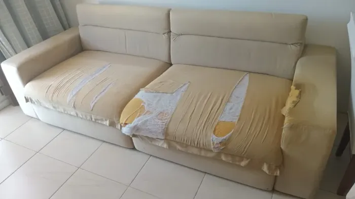 DOAÇÃO - sofá retratil e reclinável precisando forrar
