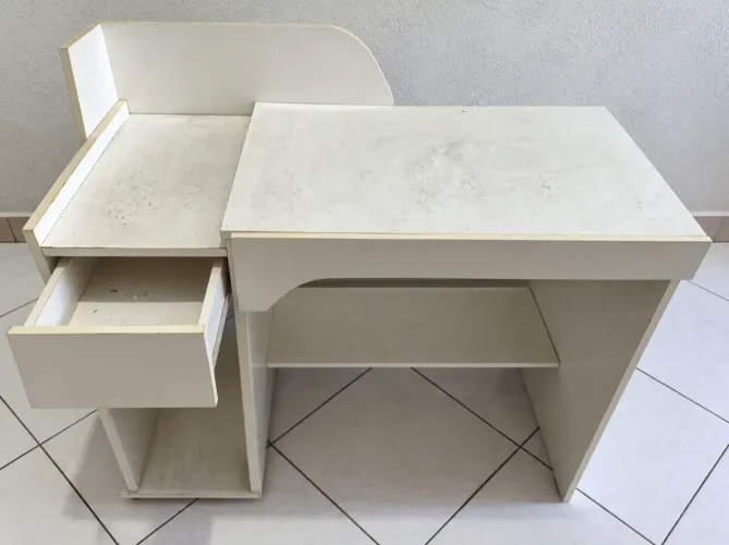 Mesa / escrivaninha