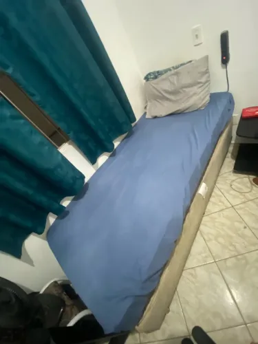 Cama box solteiro (pouco tempo de uso)