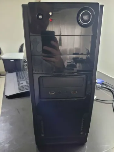 CPU AMD FX 8350, 4GB RAM, HD 320GB