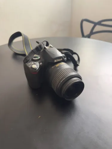 Nikon D60 - câmera fotográfica profissional, com lente, bateria e carregador