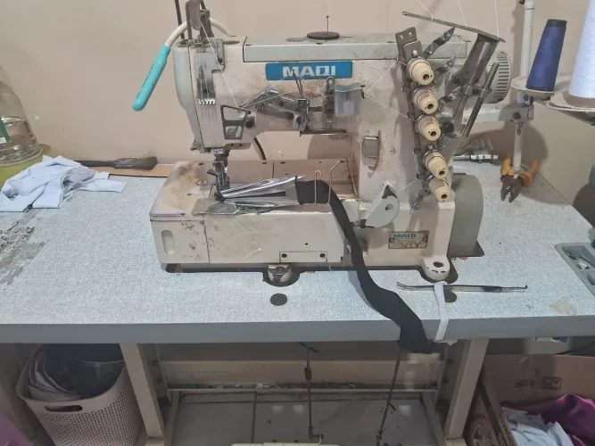 VENDO MAQUINAS DE COSTURA INDUSTRIAIS.