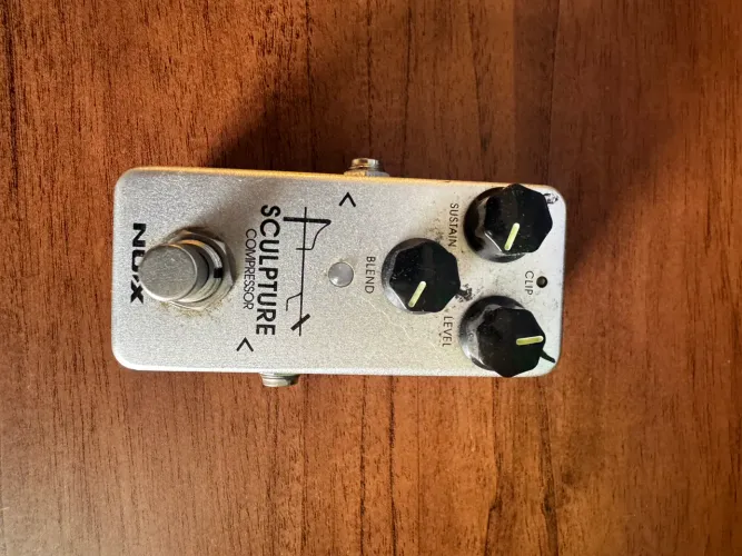 Pedal Compressor Nux Sculpture 