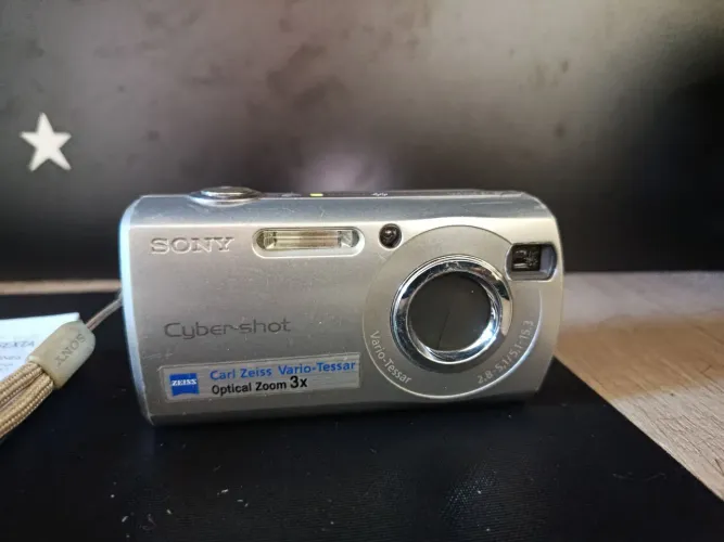 Câmera Sony digital antiga funciona