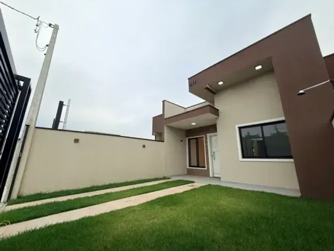 Casa Moderna no Balneário Eliana em Guaratuba | Pé-Direito Elevado e Próxima da Praia