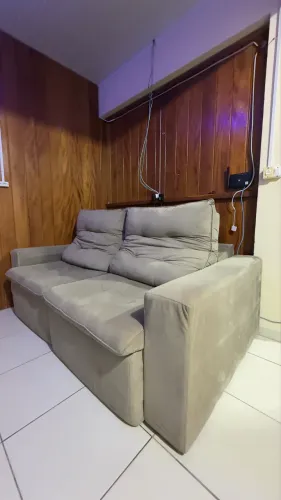 Sofá 2 m retrátil e reclinável em perfeito estado