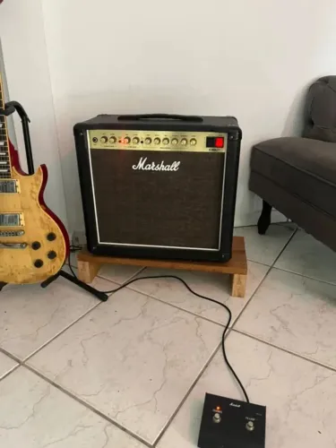 Amplificador Marshall DSL20 Valvulado com Footswitch e Válvulas Mullard