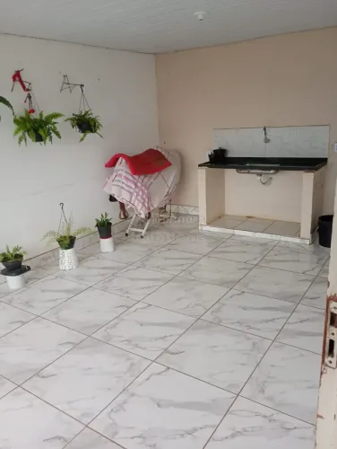 Parque da Cidadania - Casa tipo sobrado, em bom local, 3 quartos, sala, coz e wc.