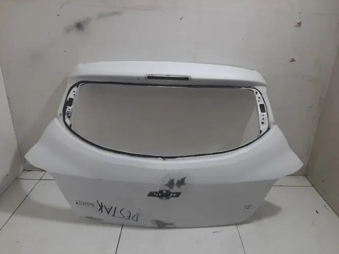 Tampa traseira Chevrolet Onix 2013/2019 original