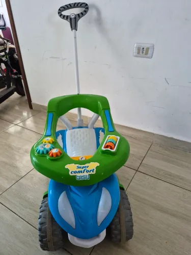 Carrinho de passeio infantil ( Quadriciclo )