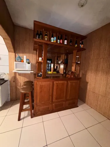 Bar de Madeira maciça