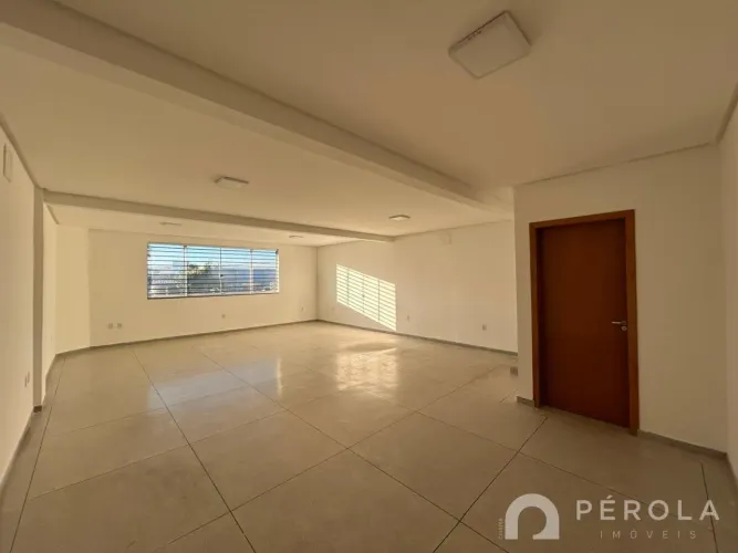 Sala 06, 60 m², Avenida São Carlos, Jardim Planalto.