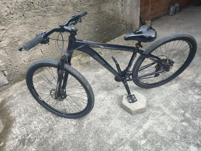 Bike aro 29 freio hidráulico 24 velocidades suspensão pneus bons quadro 17