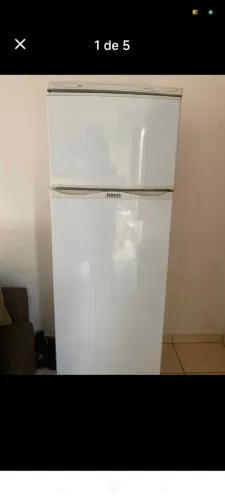 Geladeira em bom estado , voltagem 110
