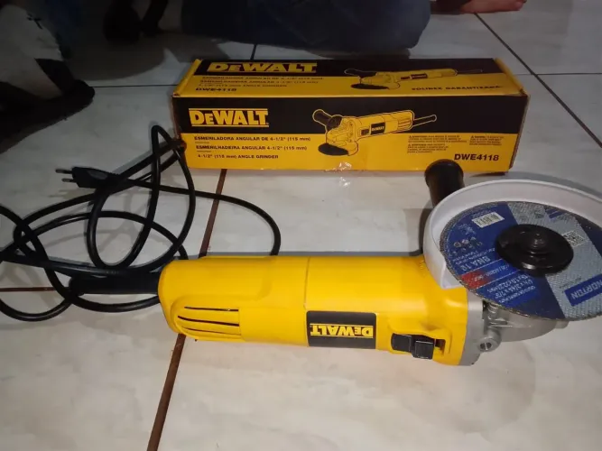 Esmerilhadeira angular Dewalt