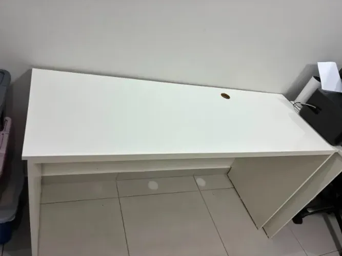 Mesa de Escritório/Estudo Branca com Passa Cabo ? 2 unidades (Valor unidade)
