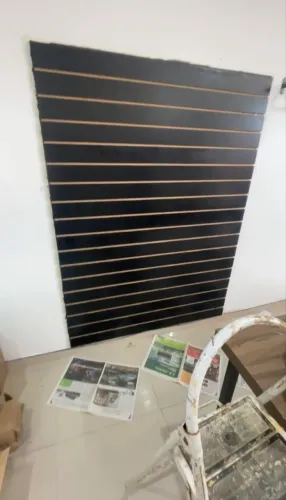 Painel Canaletado com 25 ganchos