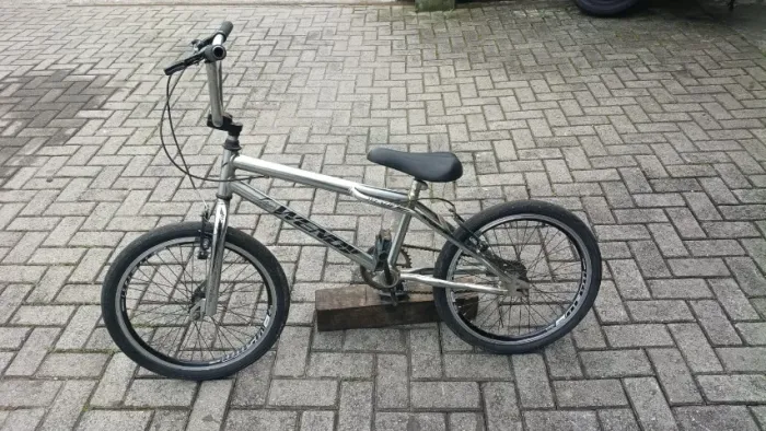 Bicicleta BMX DNZ Cross Aro 20 V-brakes Preta Quadro Aço Alumínio