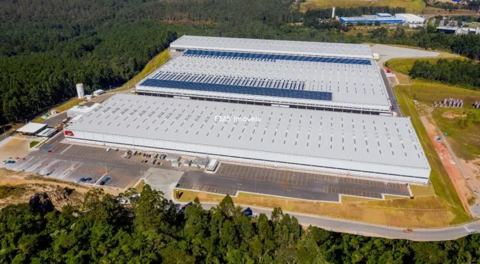 Galpão Comercial para Locação na Vila Granipavi, Cajamar-SP: 2 Salas, 2 Banheiros, 8 Vagas