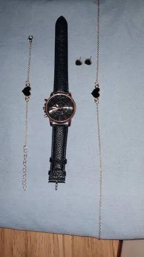 Relógio feminino+ pulseira+ brinco e colar 