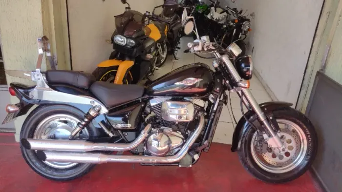 SUZUKI MARAUDER 800 2005 PRETA EM OTIMAS CONDIÇOES COM 63.800KM E DAMOS GARANTIA TOTAL