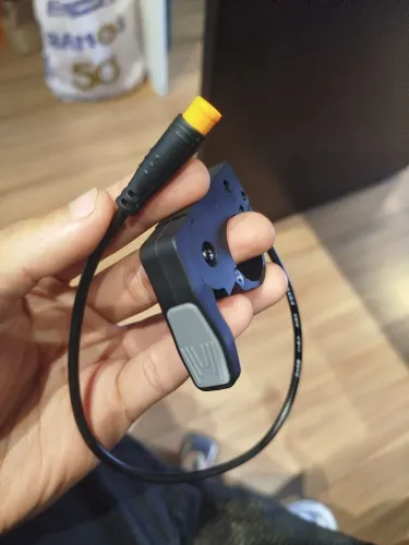 Acelerador de dedo para bike elétrica