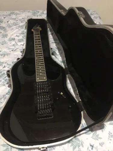 Guitarra Ibanez com case