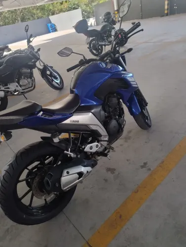 Vendo Yamaha Fz 25 azul