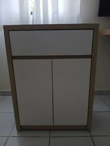 Móvel multiuso compacto com gaveta e armário