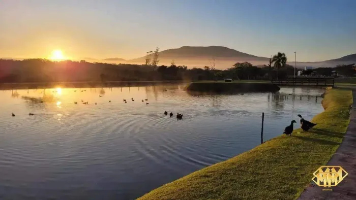 Terreno condominio de alto padrão em meio à natureza