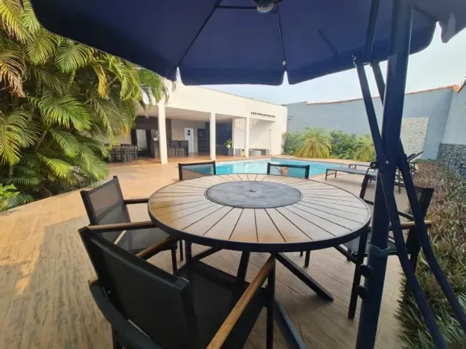 Vendo casa de alto padrão próximo ao Skate Park.