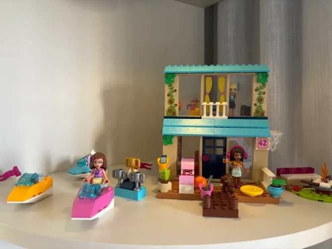 LEGO Friends: Casa do Lago da Stephanie (número 10763). Incompleto