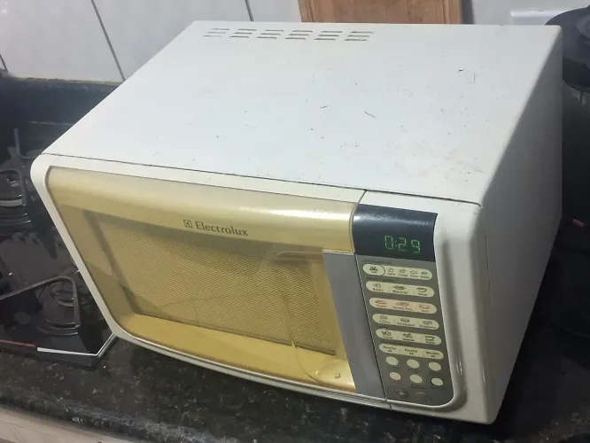 Microondas Electrolux 23L 
