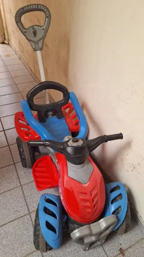 Carrinho quadriciclo de bebê