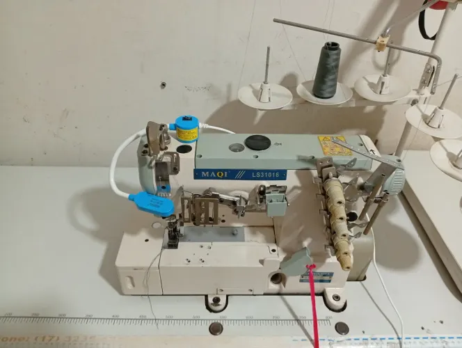 Vende essa máquina de costura industrial Galoneira 