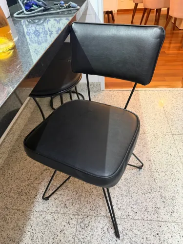 Cadeiras Pretas