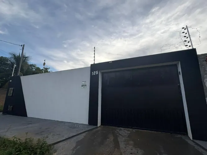 CASA EM RUA PÚBLICA - MOSQUEIRO