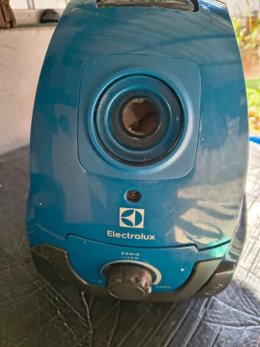 Aspirador de pó Electrolux Sonic de 1400W