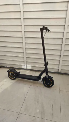 Patinete elétrico com suspensão nas duas rodas 45 km/h de velocidade máxima