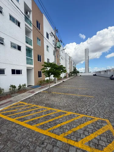 Apto de 2/4 com varanda no SIM