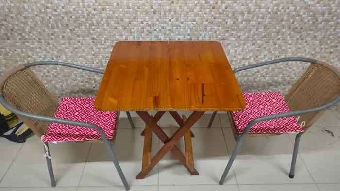 Mesa de madeira dobrável 