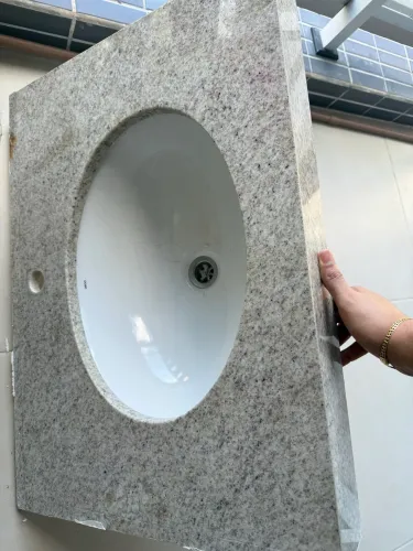 Duas pias de banheiro com cubas 50x90 e 50x70