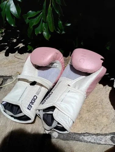 Luva De Muay Thai Outshock 8oz Rosa