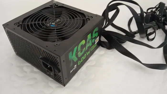Fonte de Alimentação Gamer Aerocool KCAS 600W
