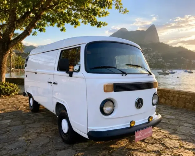 Volkswagen Kombi Furgão (álcool) 2004