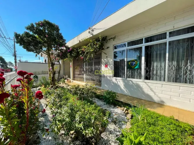 Casa em Barreiros, São José: 3 Dormitórios e 196m²