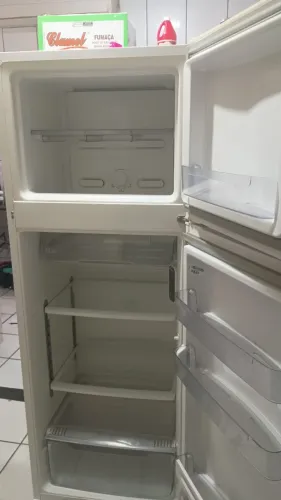 VENDO GELADEIRA CONSUL FUNCIONANDO PERFEITAMENTE, 900$ ZAP *