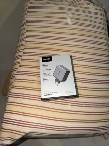 Carregador Ugreen 200 W GAN